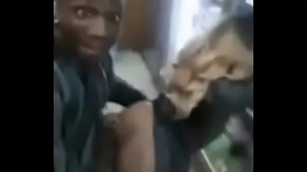 مقاطع فيديو ساخنة A black fucks a big ass in a shop دافئة