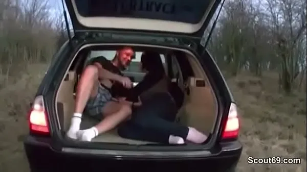 Vroči Fremden beim Auto waschen angesprochen und gefickt topli videoposnetki