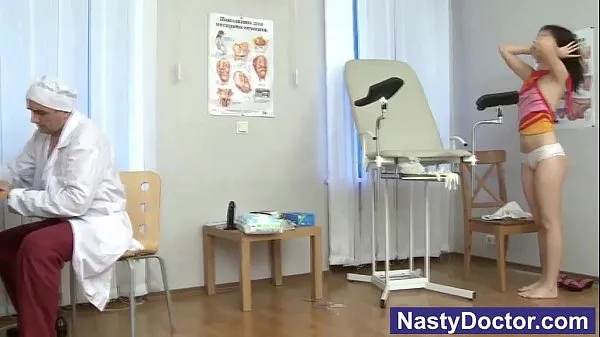 Vroči Teen and old nasty doctor topli videoposnetki
