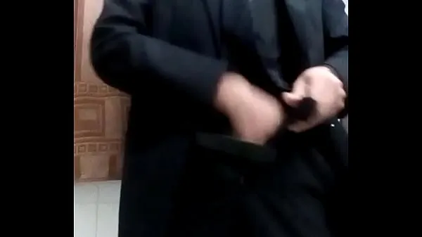 Vroči pissing in a suit topli videoposnetki