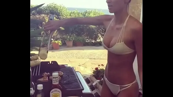 Hete Sexy barbecue dancing warme video's