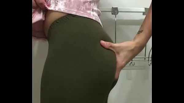 garçon a le cul parfait dans la peau leggings Vidéos chaudes