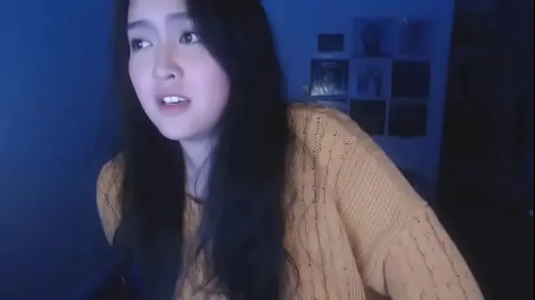 Hete Cute and Busty Asian Amateur on Cam warme video's