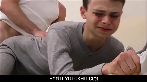 Горячие Милого маленького пасынка-твинка трахнул его возбужденный отчим во время фильматеплые видео