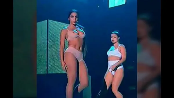 Sıcak Anitta pagando peitinho prêmio multishow Sıcak Videolar