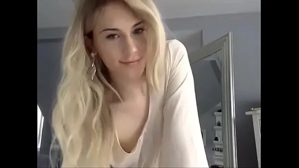 Heiße Cute Blonde TGirl behandelt ein Butt Plug Toy, live aufwarme Videos