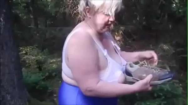 مقاطع فيديو ساخنة German Granny Slut Teil 1 دافئة