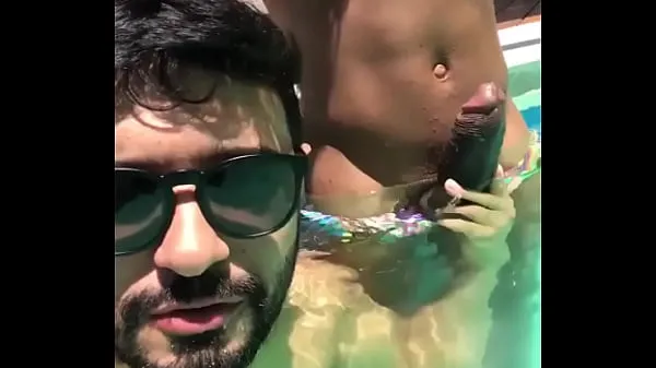 Vídeos MARCOS GOIANO - SUCKING A BIG DICK IN THE POOLcalientes calientes