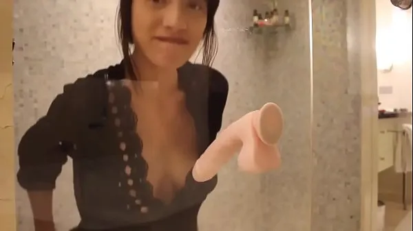 Video caldi Webcam Teen Showering con dildo - Vedi di più sucaldi