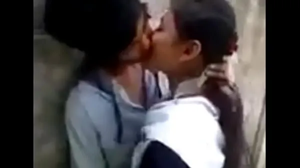 Vídeos Escena de besos calientes en la universidadcalientes calientes