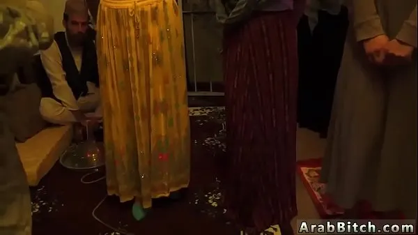 Горячие Арабские мусульманские афганские публичные дома существуюттеплые видео
