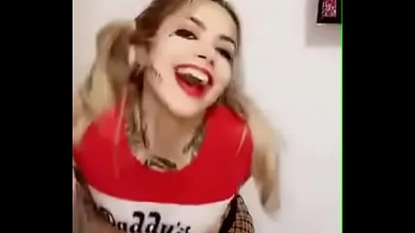 Vroči Harley Quinn - show your boobs topli videoposnetki