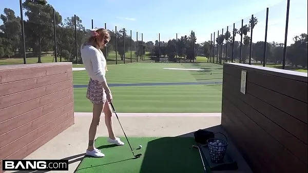 Horúce Nadya Nabakova puts her pussy on display at the golf course teplé videá