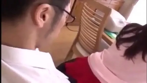 Une jeune fille japonaise chaude se fait baiser Vidéos chaudes