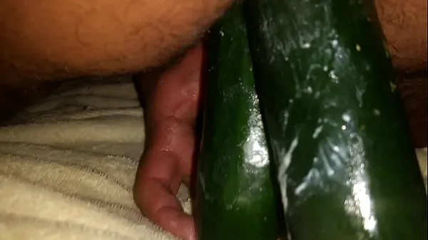 热Anal with cucumber温暖的视频