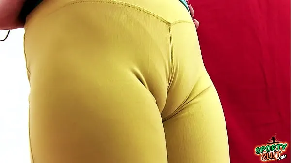 Video caldi Puffy Camel-toe Blonde Butt rotondo e capezzoli vivacecaldi