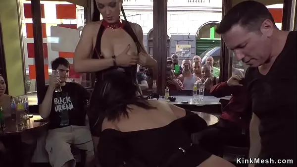 ยอดนิยม Stunning brunette European teen fucking and sucking nipples to mistress in crowded bar วิดีโอที่อบอุ่น