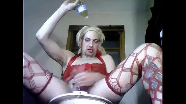 Hete Goldenshower crossdresser warme video's