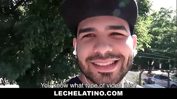 Hete Bearded Latino Boy Joins In Gay Threesome For Money warme video's