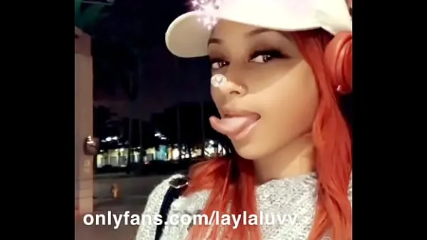 Hete SEXY MODEL LAYLA LUVV WITH SUPER LONG TONGUE warme video's