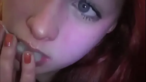 مقاطع فيديو ساخنة Married redhead playing with cum in her mouth دافئة