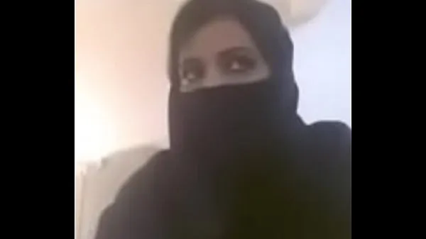 Hot Muslim hot milf expose her boobs in videocall varme videoer