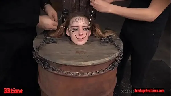 Bdsm babe trapped in a barrel and electrified Video hangat