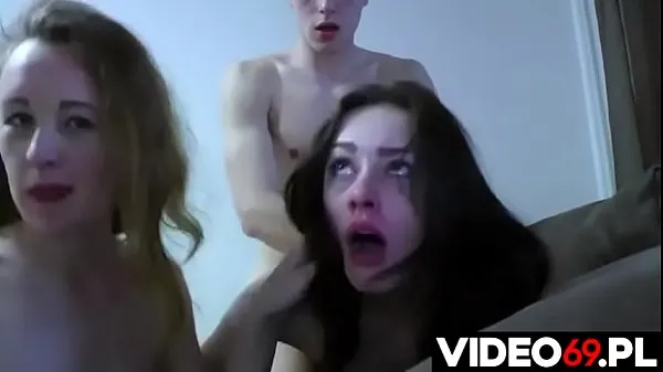 گرم Polish porn - Two teenage friends share a boyfriend گرم ویڈیوز