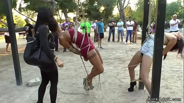 Horúce Two sluts tormented in public park gym teplé videá