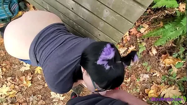 热Little kitty gets caught in the forest and sucks a cock to keep her secret温暖的视频