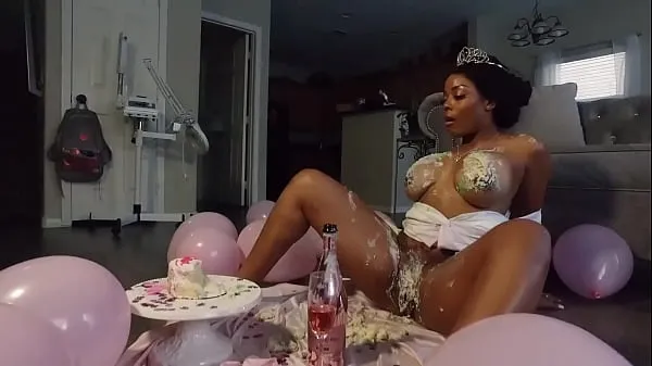 Gorące Ebony model enjoys birthday cake ciepłe filmy