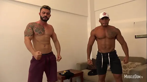 गर्म Two hunks muscle worship गर्म वीडियो