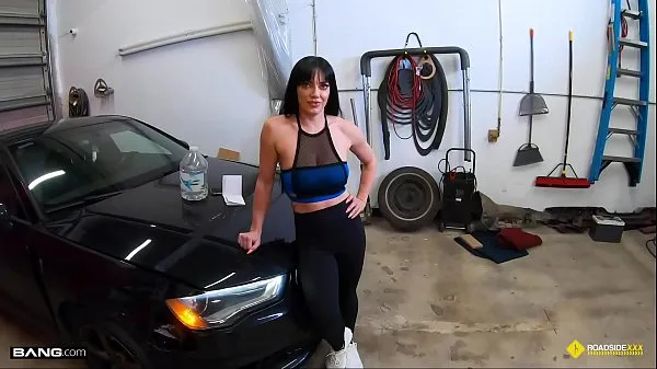 Hot Roadside - Fit Girl Gets Her Pussy Banged By The Car Mechanic warm Videos