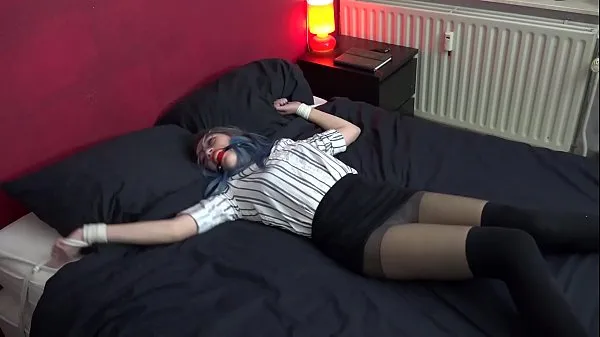 Žhavá Blue haired chick put in bondage on bed zajímavá videa