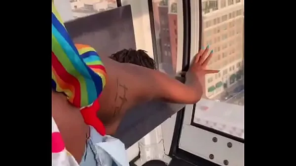 Gibby The Clown fucks girl 2,749 feet in the air Video ấm áp hấp dẫn