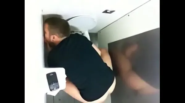 Vídeos WC Glory Hole Action - Atrapado en la levacalientes calientes