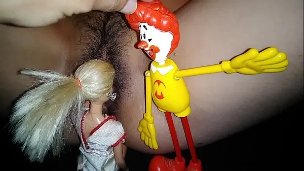 Toy doll pussy insertions: Ronald mcdonald fucks Barbie Video hangat