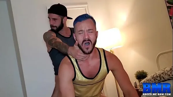 Video caldi Inked Gay Bareback scopata dopo un pompinocaldi