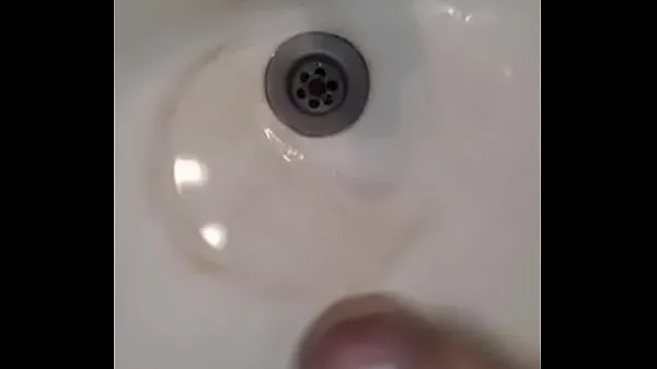 Video caldi Il mio amico Manu si masturba in bagno e me lo manda via WhatsApp - niente spermacaldi