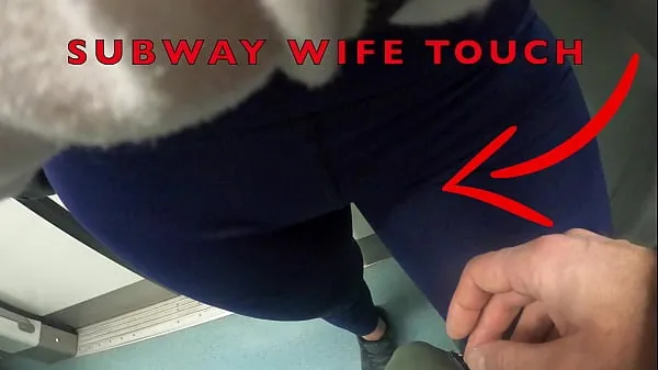 Hotte My Wife Let Older Unknown Man to Touch her Pussy Lips Over her Spandex Leggings in Subway varme videoer