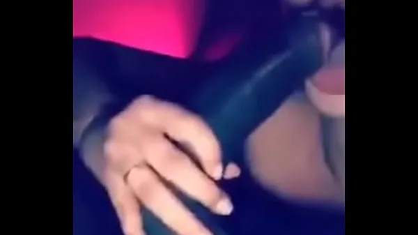 Hotte Big Ass White Girl do a Sloppy Blowjob on a Big Black Cock 1/2 Entire Video varme videoer