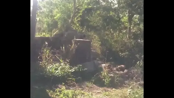 Ouvrir le cul dans la forêt Vidéos chaudes