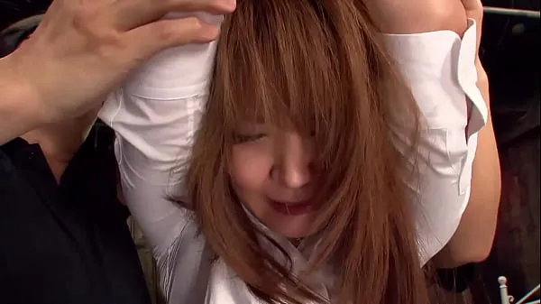 Vídeos Muchos chicos llevan a una linda chica japonesa a un calabozo para jugar con ella, película JAV completa sin censuracalientes calientes