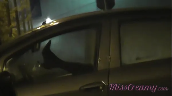 Sharing my slut wife with a stranger in car in front of voyeurs in a public parking lot - MissCreamy Video hangat