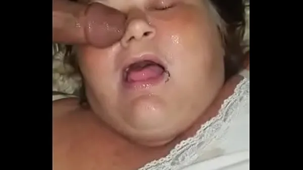 热Spit in her face while sucking my Dick温暖的视频