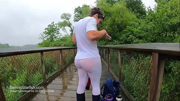 مقاطع فيديو ساخنة Soaking wet - white leggings دافئة