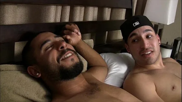 Hete Latino bro’s jerking each other and suck warme video's