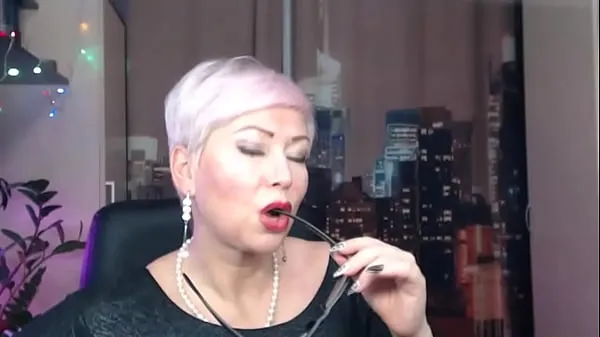 Горячие Зрелая шлюшка AimeeParadise перед вебкамерой в сексуальном черном нижнем белье сосет черный хуйтеплые видео