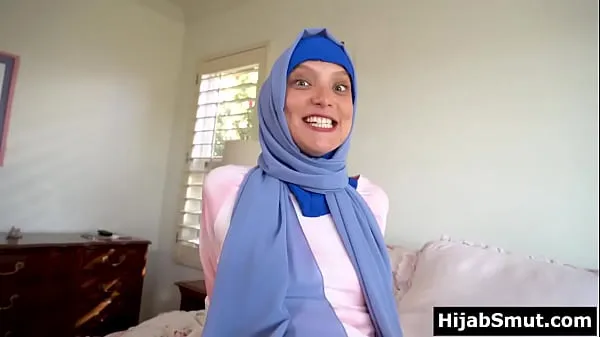 Menő Hijab wearing virgin deflowered by best friend meleg videók