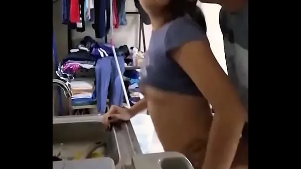 Горячие Симпатичная мексиканка-любительница трахается, пока моет посудутеплые видео